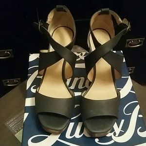 Wedges (shoes )